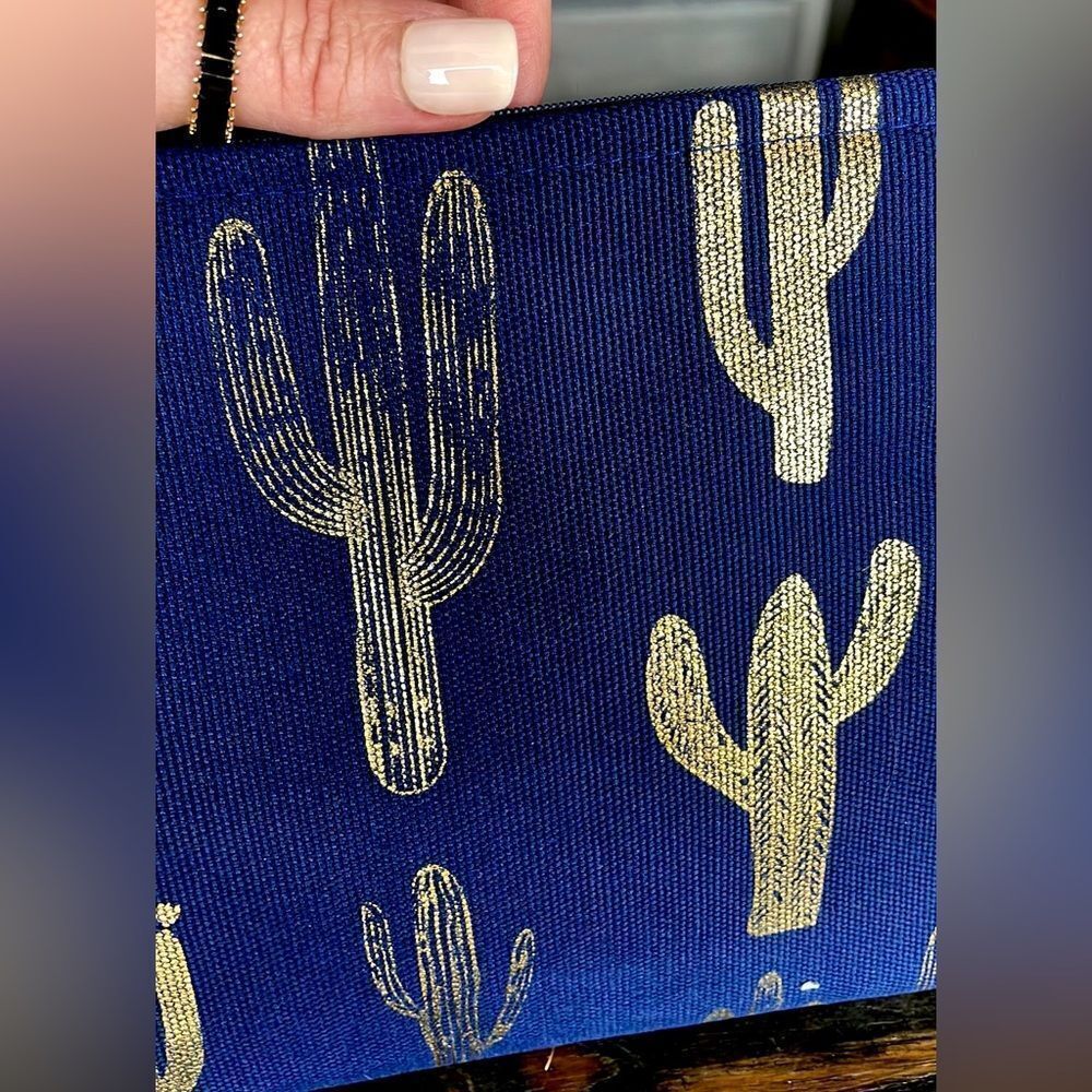 GOLDEN CACTUS NAVY WRISTLET POUCH - Picture 3 of 4